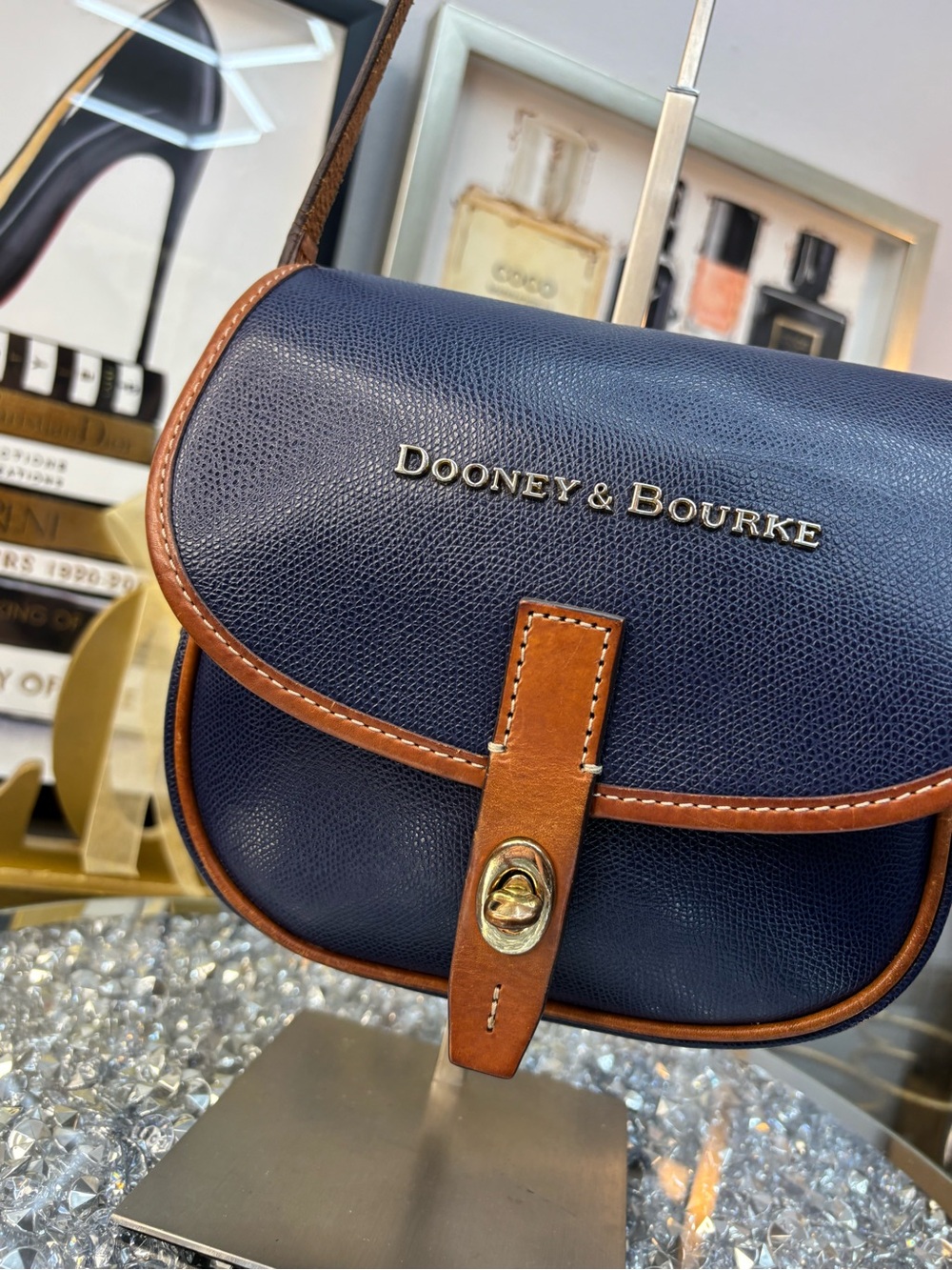 Dooney & Bourke made in china Claremont Field Bag EUC - Picture 3 of 16